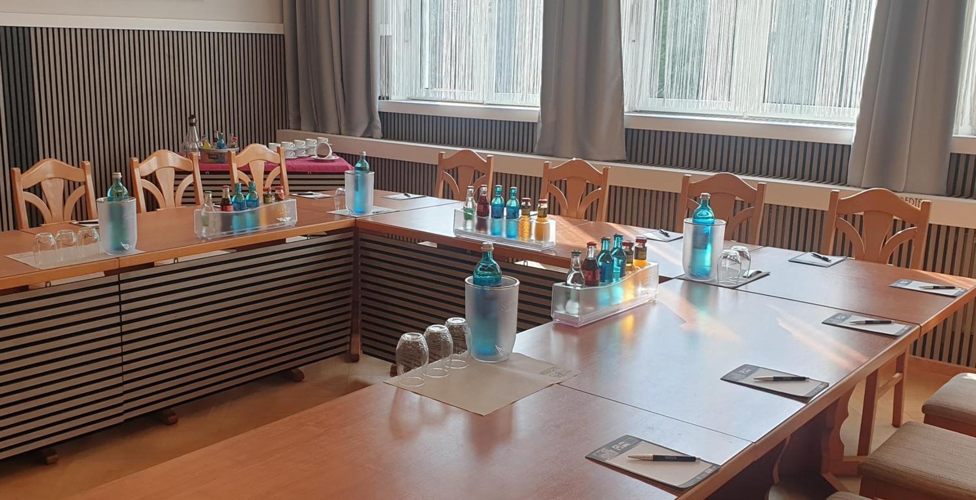 Hotel Wippertal - Voll Klimatisiert Бернбург Екстериор снимка