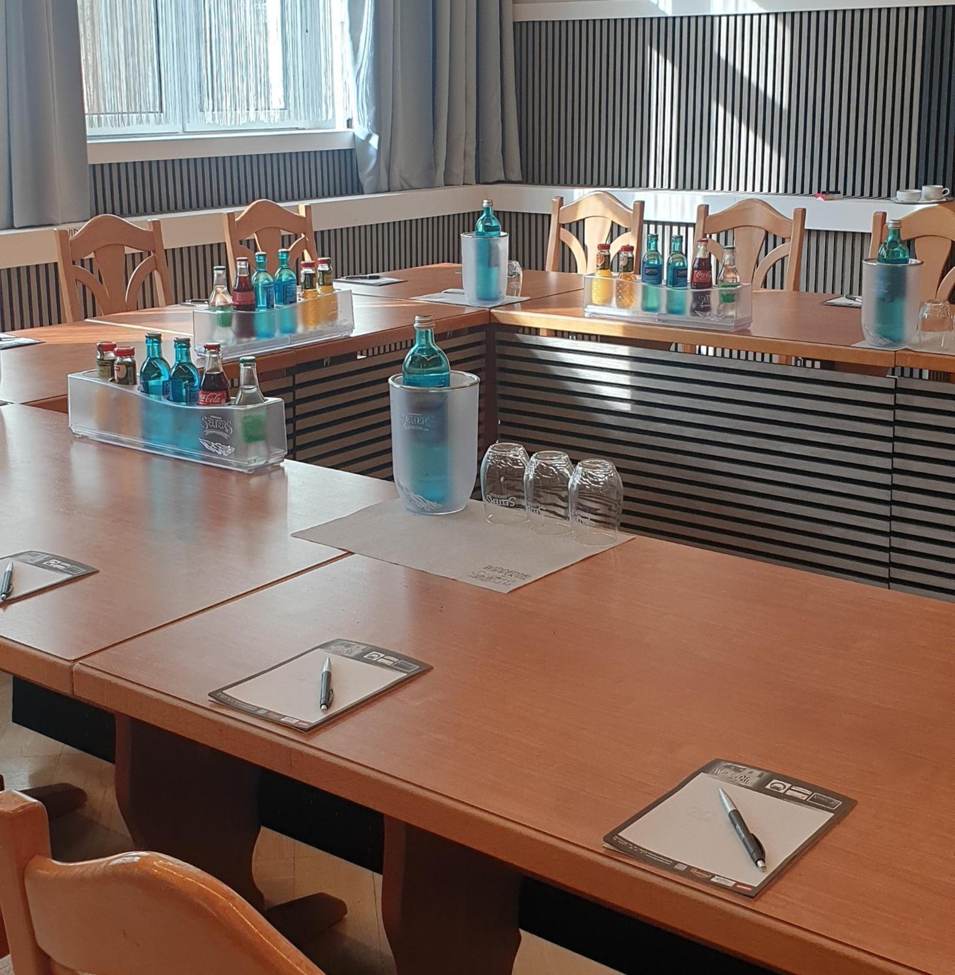 Hotel Wippertal - Voll Klimatisiert Бернбург Екстериор снимка